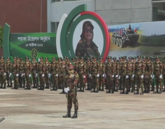 সেনাবাহিনীর পতাকা প্রদান অনুষ্ঠান 