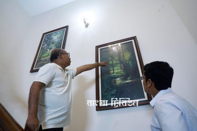 পেইন্টিং সংগ্রহ করা তার বিশেষ আগ্রহ