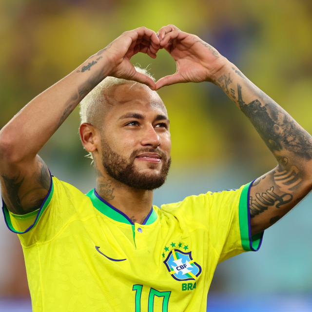 গোলের পর ভক্তদের ভালোবাসা দেখালেন নেইমার