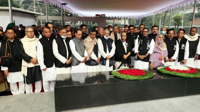শহীদ বুদ্ধিজীবীদের প্রতি রাষ্ট্রপতি ও প্রধানমন্ত্রীর শ্রদ্ধা