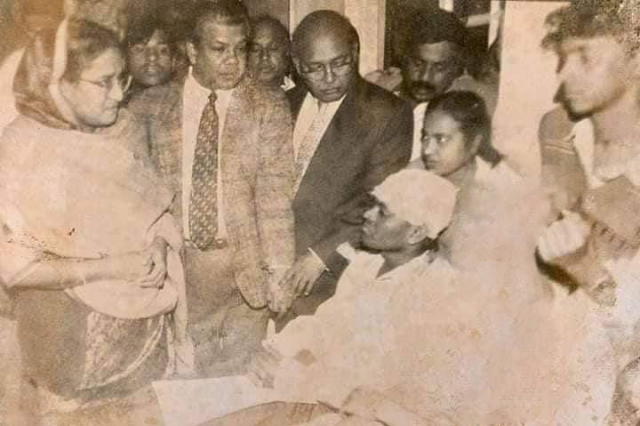 আহতদের দেখতে হাসপাতালে শেখ হাসিনা