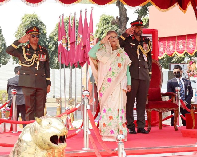 চট্টগ্রামে  &lsquo;ইস্ট বেঙ্গল রেজিমেন্ট&rsquo; এর &lsquo;দশম টাইগার্স পুনর্মিলনী&rsquo; উপলক্ষে আয়োজিত অনুষ্ঠানে প্রধানমন্ত্রী শেখ হাাসিনা (ছবি: ফোকাস বাংলা)