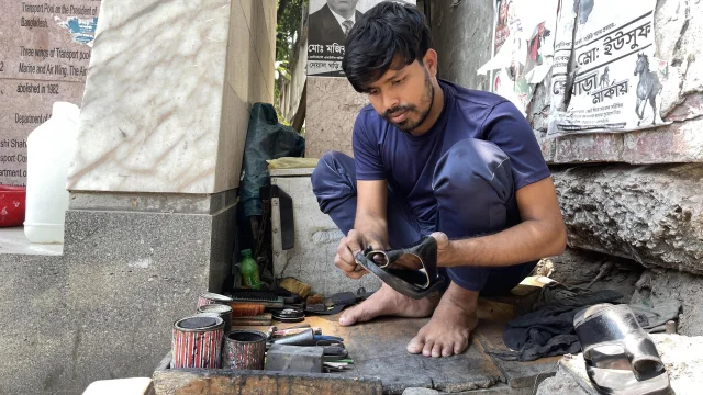 সময়ের সঙ্গে পরিবর্তন হয়েছে তাদের জীবনযাত্রার মান, আয়-ব্যয়, পারিশ্রমিক
