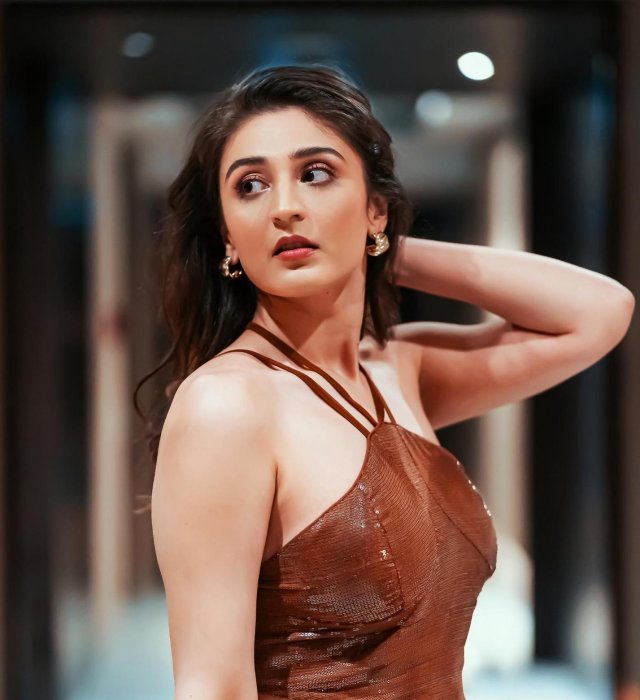 গান লিখলেন মোদি, গাইলেন ধ্বনি (ভিডিও)