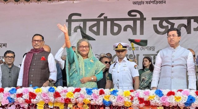 তিনি যোগ করেন, ২০১৮ সালে আমি সংলাপ করেছিলাম। তারা নির্বাচনে এসেছিল। কিন্তু তাদের নির্বাচন হয়ে গেলো নমিনেশন বাণিজ্য।। ঢাকাবার্তা।। 