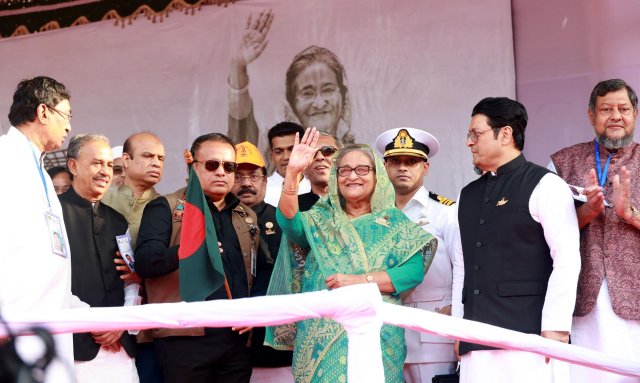 সোমবার (১ জানুয়ারি) রাজধানীর কলাবাগান মাঠে ঢাকা মহানগর দক্ষিণ ও উত্তর আওয়ামী লীগ আয়োজিত নির্বাচনি জনসভায় প্রধান অতিথির বক্তব্যে শেখ হাসিনা এসব কথা বলেন।। ঢাকাবার্তা।। 