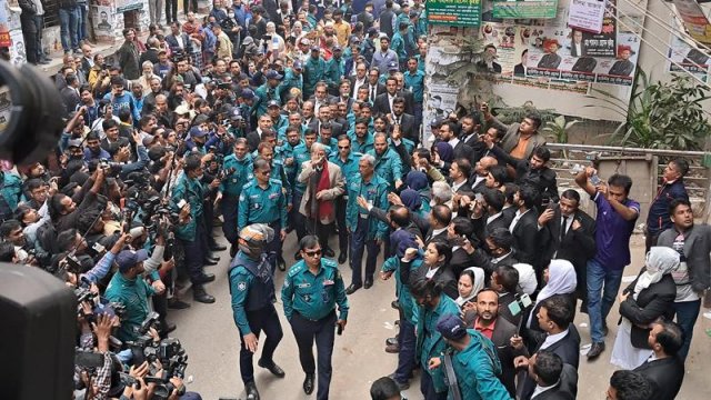 মির্জা ফখরুল আরও ৯ মামলায় গ্রেফতার মির্জা ফখরুল। ঢাকাবার্তা।