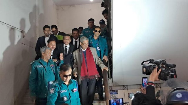 তিনি হার্টের রোগী, মির্জা ফখরুলের জামিন দেন। অতীতে তিনি জামিন নিয়ে কোনও শর্ত ভঙ্গ করেননি। এবারও করবেন না। ঢাকাবার্তা।