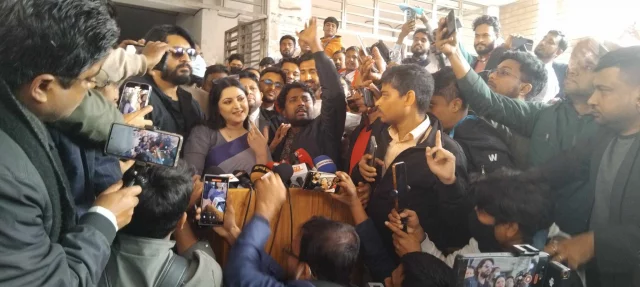 সোমবার আদালত চত্বরে পরীমণি