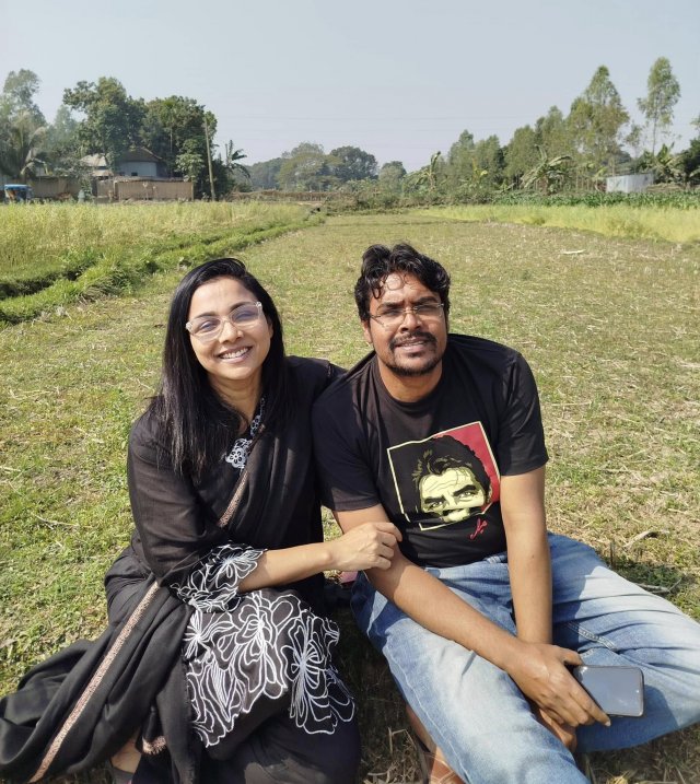 ভাই তুহিন খানের সঙ্গে রুনা খান 