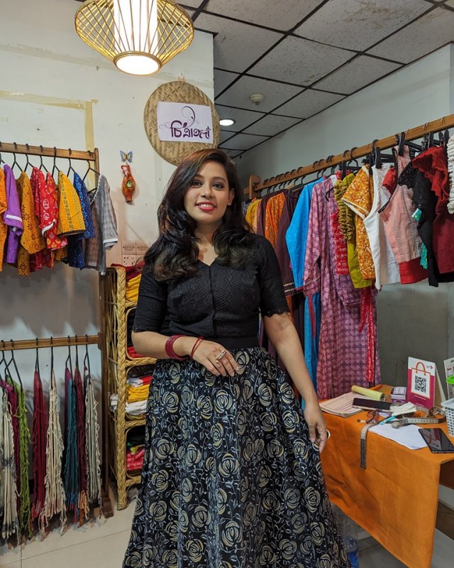 &lsquo;চিত্রাঙ্গদা&rsquo; পেইজের মাধ্যমে ব্লাউজ নিয়ে কাজ শুরু করেছিলেন খাদিজাতুল কোবরা