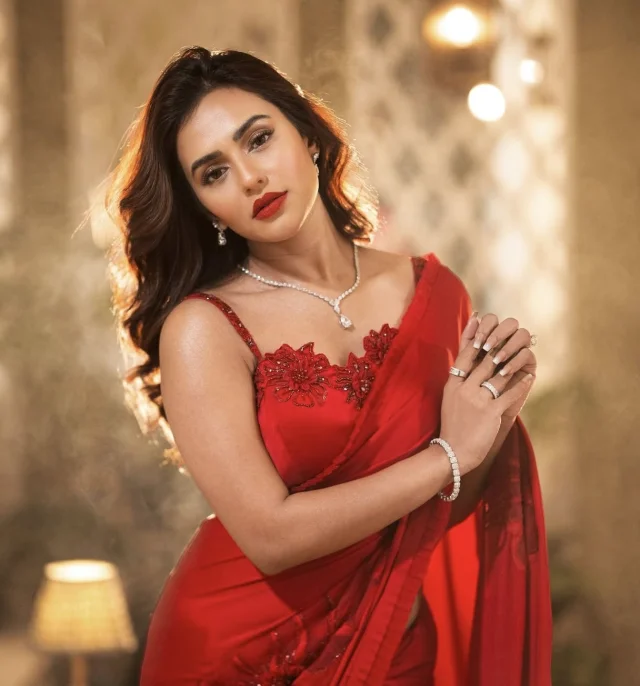 নুসরাত ফারিয়া 