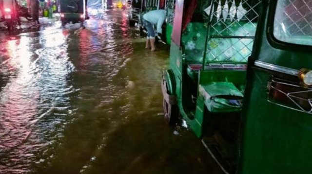 পানি বেড়ে যাওয়ায় ফেনীর ফুলগাজী বাজার প্লাবিত