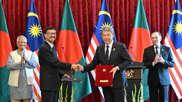  দ্বিতীয় বিনিময় নোটে সই করেন মালয়েশিয়ার পররাষ্ট্রমন্ত্রী দাতো সেরি উতামা হাজি মোহাম্মদ বিন হাজি হাসান এবং বাংলাদেশের পররাষ্ট্র উপদেষ্টা মো. তৌহিদ হোসেন