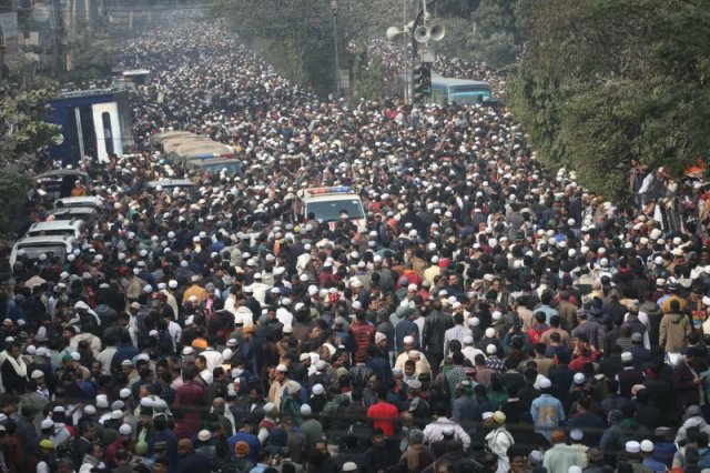 জানাজায় অংশ নিতে ঢল নামে মানুষের