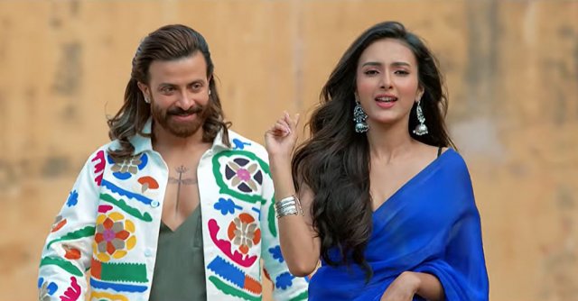 &lsquo;পরী&rsquo; গানে শাকিব খান ও জ্যোতির্ময়ী কুণ্ডু (ছবি: ক্রিয়েটিভ ল্যান্ড ফিল্মস)
