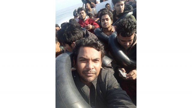 সাগরে নৌকায় ভাসছেন অভিবাসন প্রত্যাশীরা, ছবি সংগৃহীত