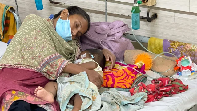 শিশু হাসপাতালে হাম রোগী (3)