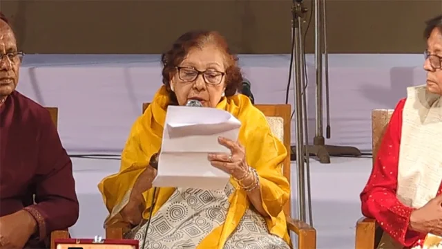 বক্তব্য রাখছেন আনোয়ারা সৈয়দ হক