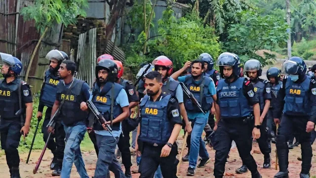 জঙ্গল সলিমপুরে আইনশৃঙ্খলা বাহিনীর অভিযান