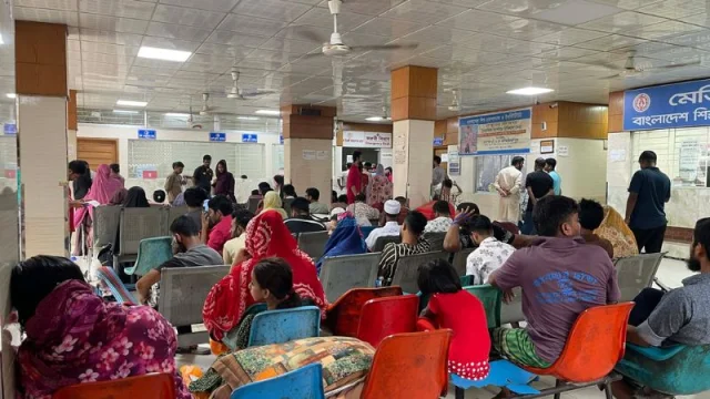 শ্যামলীতে অবস্থিত বাংলাদেশ শিশু হাসপাতাল ও ইন্সটিটিউটে হামে আক্রান্ত শিশু ও স্বজনরা 3