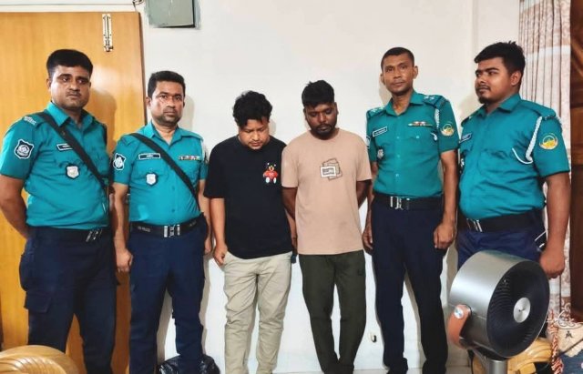 ইয়াবা উদ্ধারে গিয়ে বাসায় মিললো ৫৮ লাখ টাকা