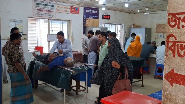 সরেজমিনে দেখা গেছে, আগের মতোই চলছে সবগুলো ওয়ার্ডে চিকিৎসাসেবা।