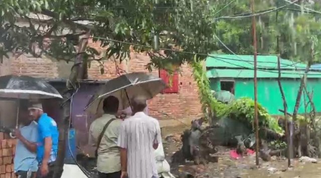 এখনও দুই লাখের বেশি মানুষ ঝুঁকিপূর্ণ অবস্থায় পাহাড়ে অবস্থান করছে
