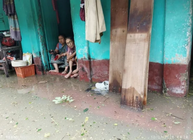 ক্ষতিগ্রস্ত হয়ে দিশেহারা হয়ে পড়েছেন আট লাখ ৬৬ হাজার ৬১৪ জন মানুষ। যাদের অধিকাংশের বাড়িঘর ডুবে গেছে