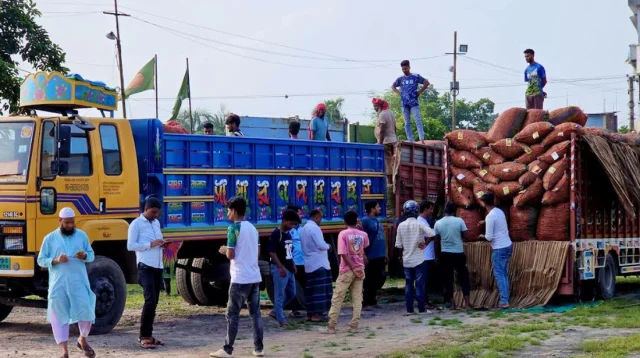 হিলি স্থলবন্দর দিয়ে কাঁচামরিচ আমদানি