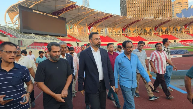 জাতীয় স্টেডিয়াম ঘুরে দেখেন ক্রীড়া প্রতিমন্ত্রী আমিনুল হক।