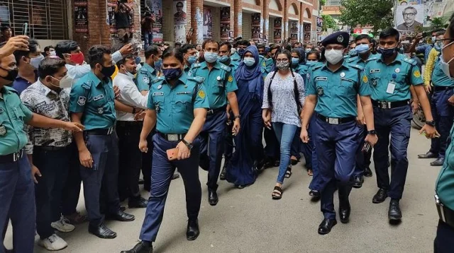 আদালতে কেমন ছিলেন পরীমণি