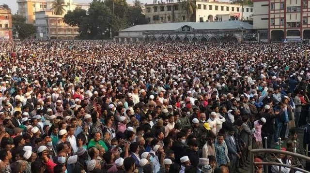 জয়নাল হাজারীর জানাজায় মানুষের ঢল