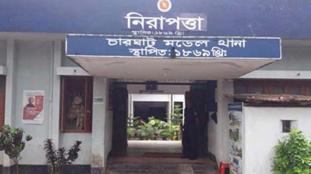 ইয়াবাসহ পুলিশ কর্মকর্তা আটক