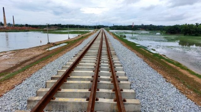 Uxlayotgan ayolni sikishdi porno filmini tomosha qiling Erkak bilan toshakda jinsiy aloqa