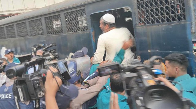 ভাতার দাবিতে আন্দোলন: সচিবালয় থেকে ৪ জন পুলিশি হেফাজতে