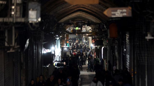 অর্থনৈতিক সংকটে বিক্ষোভে উত্তাল ইরান, নিহত অন্তত ৩