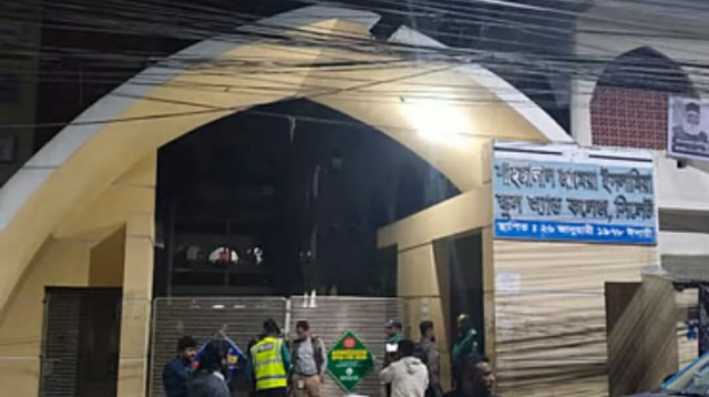 সিলেটে পর্যবেক্ষক পরিচয়ে ভোটকেন্দ্রে প্রবেশ, আটক ৩