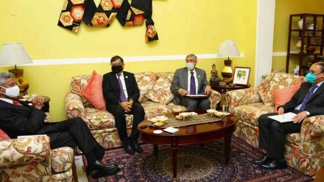 দিল্লিতে বৃহস্পতিবার ভারতের পররাষ্ট্রমন্ত্রী এস জয়শঙ্করের সঙ্গে বৈঠক করেন বাংলাদেশের পররাষ্ট্র সচিব মাসুদ বিন মোমেনঠক