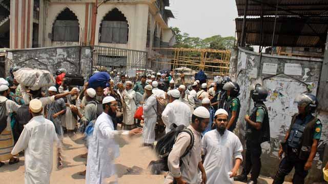 রাজধানীর কাকরাইল মসজিদ প্রাঙ্গণে তাবলিগ জামাতের মুসল্লিরা (ফাইল ফটো)