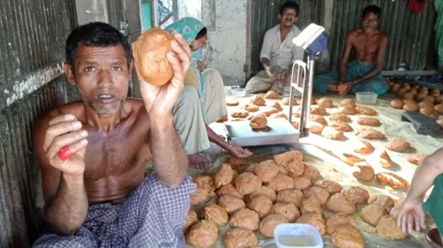 চলছে ভেজাল গুড়ের জমজমাট ব্যবসা