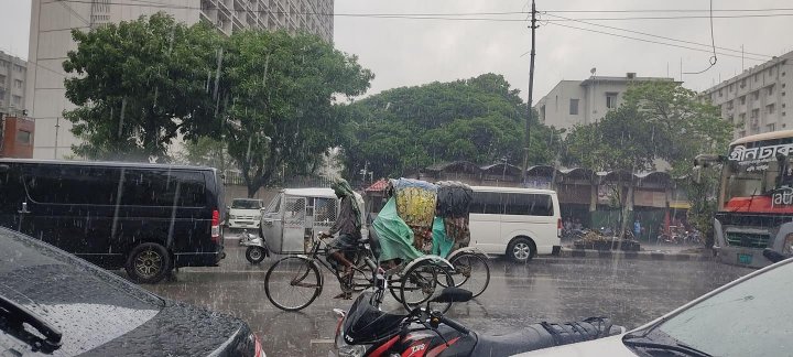 স্বস্তির বৃষ্টি রাজধানীতে (ফটোস্টোরি)