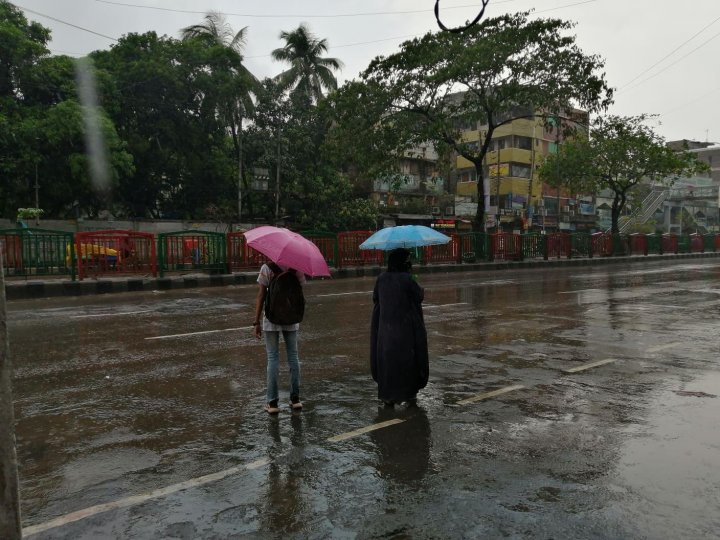 স্বস্তির বৃষ্টি রাজধানীতে (ফটোস্টোরি)