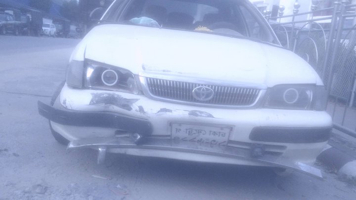 পুলিশ জব্দ করেছে প্রাইভেটকারটি