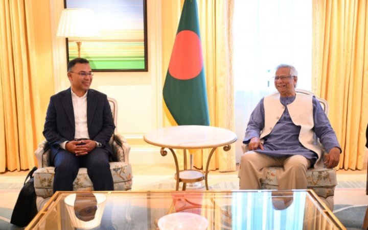 বিএনপির ভারপ্রাপ্ত চেয়ারম্যান তারেক রহমানের সঙ্গে বৈঠকে প্রধান উপদেষ্টা