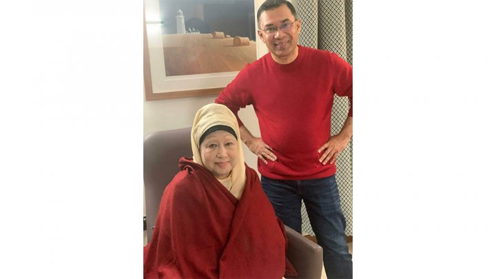 লন্ডনে মায়ের সঙ্গে তারেক রহমান