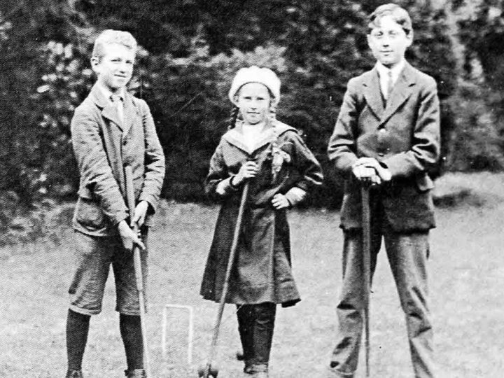 তরুণ জর্জ অরওয়েল সহোদরদের সাথে 