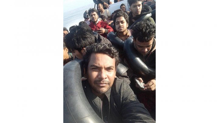 সাগরে নৌকায় ভাসছেন অভিবাসন প্রত্যাশীরা, ছবি সংগৃহীত