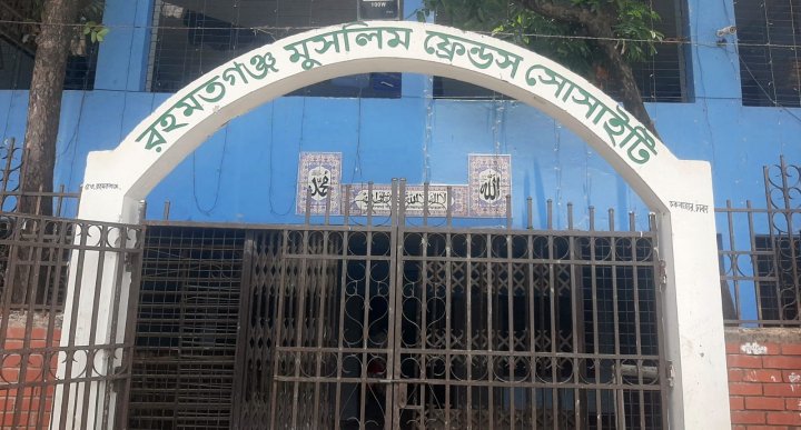 গরুর হাটের আয়েই টিকে দেশের ঐতিহ্যবাহী ক্লাবটির ফুটবল!
