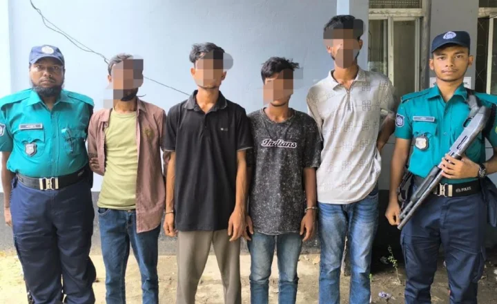 প্রতিষ্ঠানে হামলা, ভাঙচুর ও ৩৫ লাখ টাকা লুটের ঘটনায় জড়িত থাকার অভিযোগে আট জনকে গ্রেফতার করেছে পুলিশ